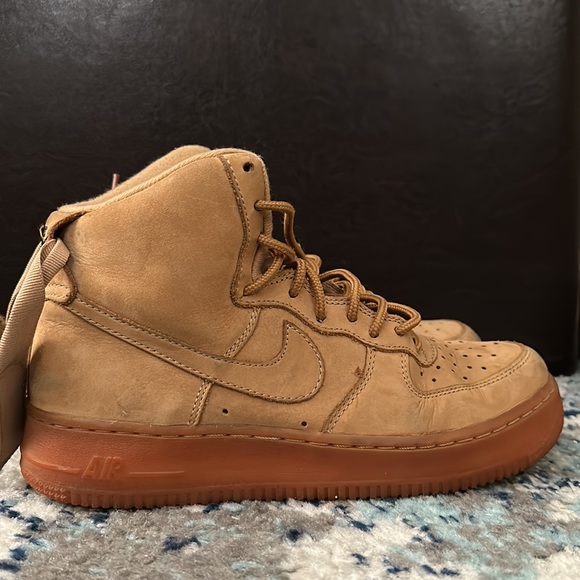 Nike Air Force 1 07 lv8 Flax Wheat - Picture 3 of 5